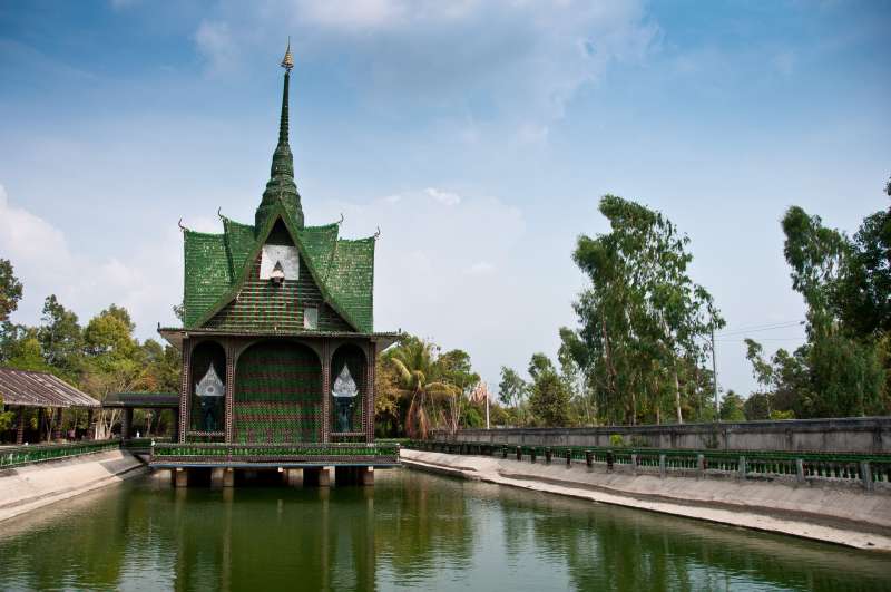 Wat Pa Maha Chedi Kaew (Wat in Si, Thailand)